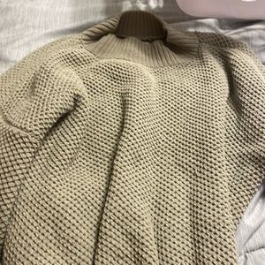 holister green cropped sweater